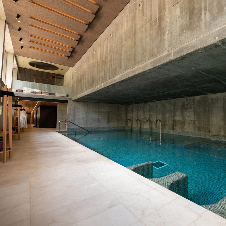 Balneario Baños de Tus Piscina termal