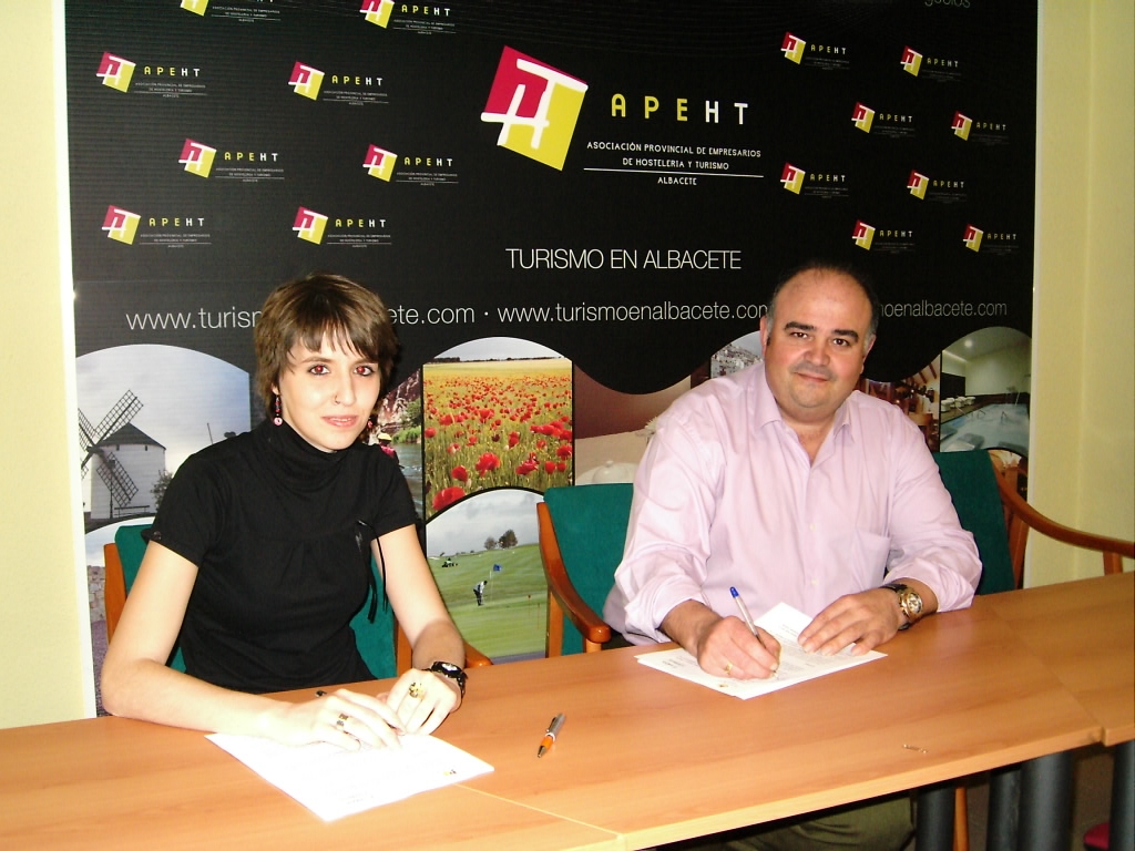APEHT firma un convenio con el portal web de comercialización turística Vive Albacete