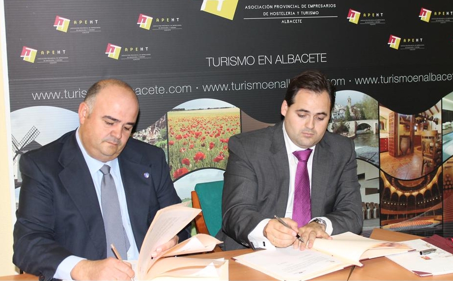 Diputación de Albacete y APEHT Albacete firman un convenio para promocionar el sector  turístico de la provincia