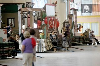 Las 55 carrozas del desfile de apertura de Feria Albacete 2012 casi a punto