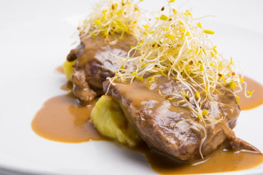 RESTAURANTE CATACALDOS carrillada de cerdo al vino tinto